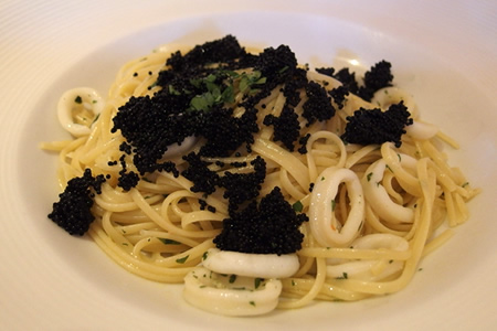 アランチーノ オン ビーチウォーク　イカの漁師風あっさりリングイネ