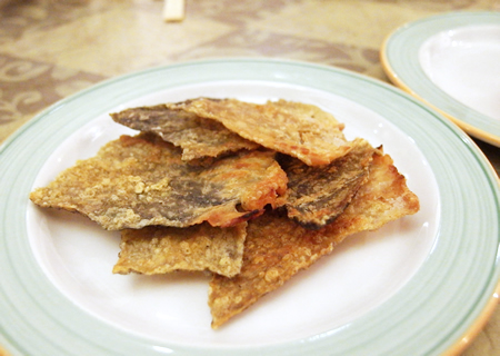 カフェミロ 魚の皮の煎餅
