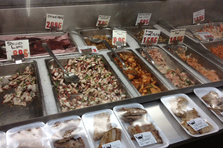 ハワイの鮮魚店 タマシロマーケットのポキ