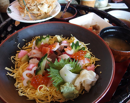 ハワイ五穀懐石ランチ ばらチラシとかき揚げ