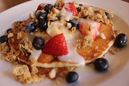 タッカー＆ベヴィーブレックファースト ココナッツパンケーキ