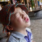 子供がいつも眩しがるのは、眼の異常？