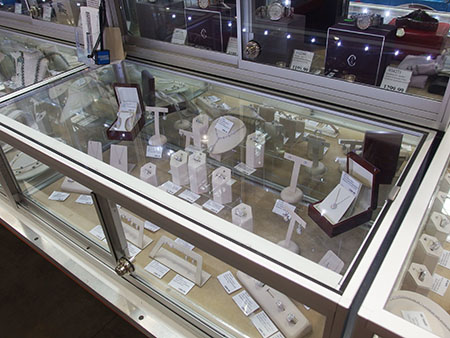 ハワイのコストコのジュエリーコーナー