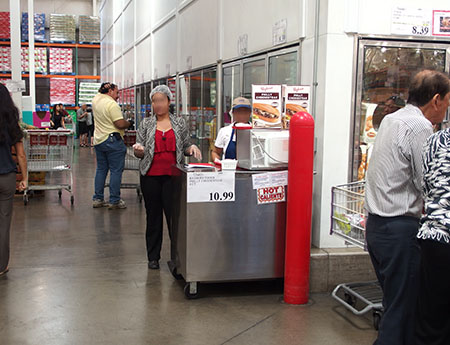 ハワイのコストコの試食コーナー