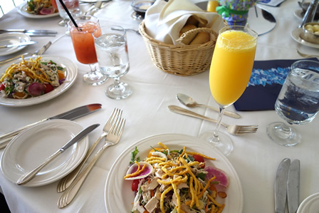 ランチョンスタイルのメレメイキックオフイベント