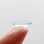 コンタクトはハードとソフトどちらが目に良い