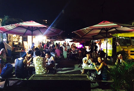 パウハナマーケットワイキキの夜レポー