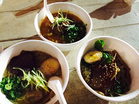 パウハナマーケットワイキキの夜レポー