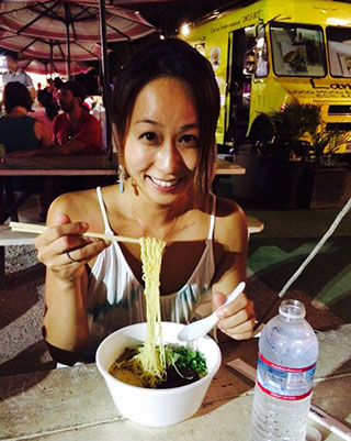 パウハナマーケットワイキキの夜レポー