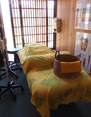 ハワイのジュジュベホリスティッククリニックで鍼治療