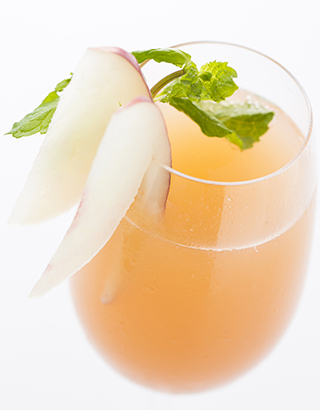 タオルミーナの限定メニュー ピーチ・ベリーニ