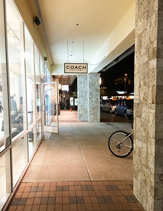 ワイケレプレミアムアウトレット コーチ