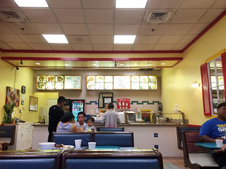 ワイケレプレミアムアウトレット 