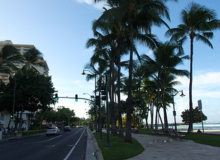 ダイヤモンドヘッド ハイキング