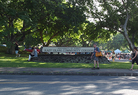 ダイヤモンドヘッド ハイキング