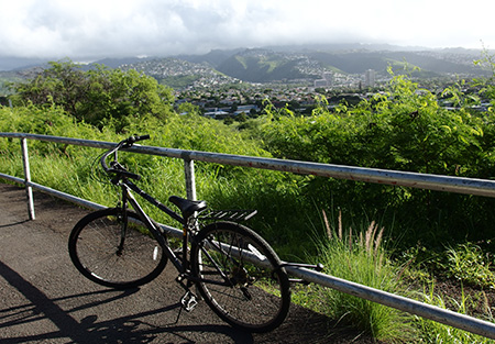 ダイヤモンドヘッド ハイキング