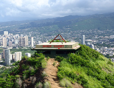 ダイヤモンドヘッド ハイキング