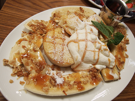 ハワイ サニーデイズのキャラメルバナナパンケーキ