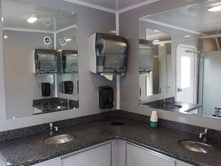 カカアコのグルメスポット メイカーズアンドテイスターズ