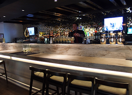 ノイタイキュイジーヌハワイバーカウンター