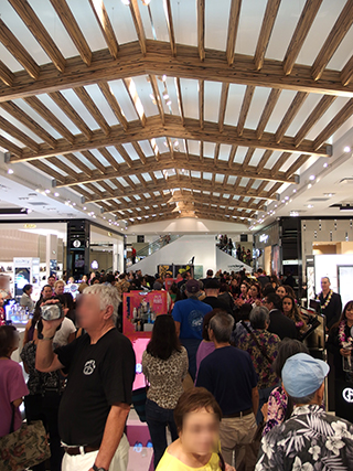 アラモアナセンターEwaWing 西ウィング ブルーミングデールズ