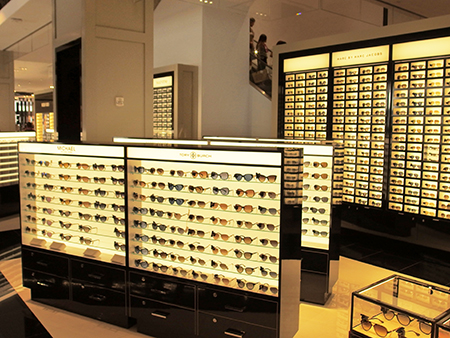 ハワイ アラモアナセンターにオープンしたデパート ブルーミングデールズ