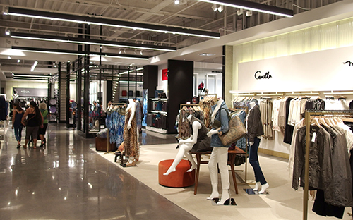 ハワイ アラモアナセンターにオープンしたデパート ブルーミングデールズ