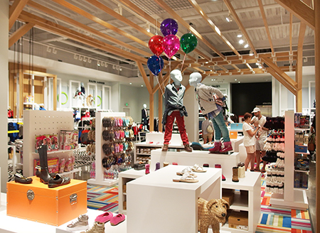 ハワイ アラモアナセンターにオープンしたデパート ブルーミングデールズ