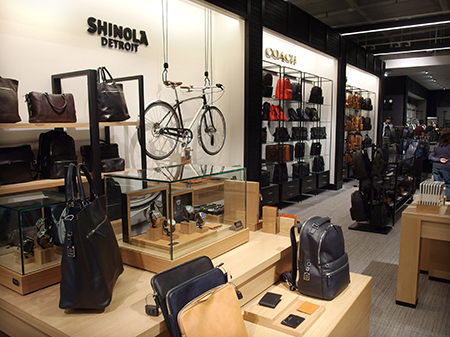 ハワイ アラモアナセンターにオープンしたデパート ブルーミングデールズ