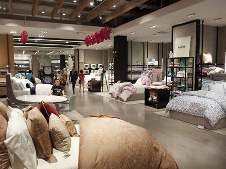 ハワイ アラモアナセンターにオープンしたデパート ブルーミングデールズ