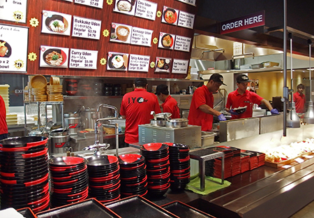 アラモアナセンターの安いランチ 讃岐うどん 伊予製麺