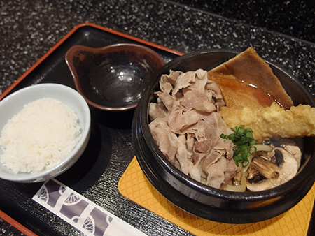 アラモアナセンターの安いランチ 讃岐うどん 伊予製麺
