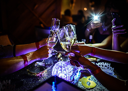 フィフティスリーバイザシーの新年カウントダウンパーティ