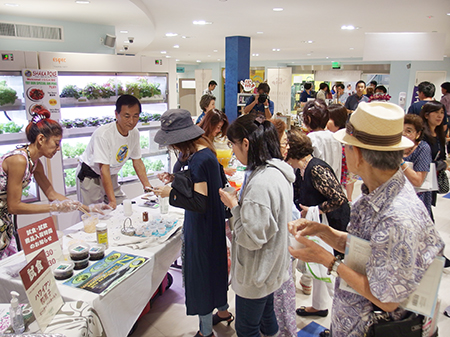 111-ハワイプロジェクトワークショップ2016 試食コーナー