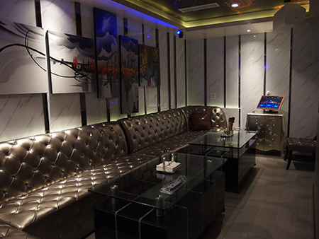 アラモアナにオープンしたカラオケ店 ハワイボイス KTV＆ラウンジ