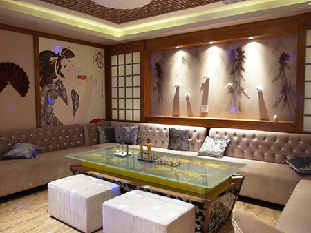 アラモアナにオープンしたカラオケ店 ハワイボイス KTV＆ラウンジ