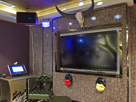 アラモアナにオープンしたカラオケ店 ハワイボイス KTV＆ラウンジ