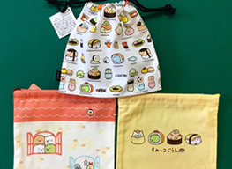 ハワイ博文堂書店 すみっコぐらし＆リラックマのスクエア型巾着