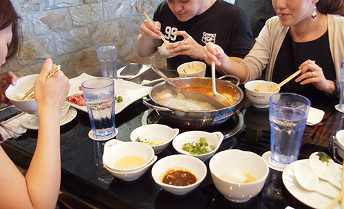 ハワイ初の回転しゃぶしゃぶ ハワイポット