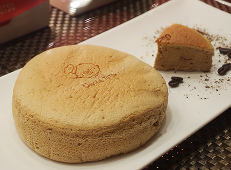 日本のチーズケーキ アンクルテツがロイヤルハワイアンセンターにオープン