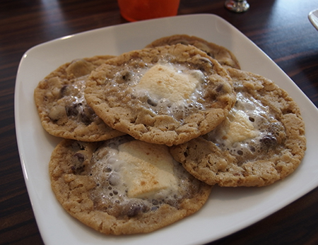 日本のチーズケーキ アンクルテツがロイヤルハワイアンセンターにオープン