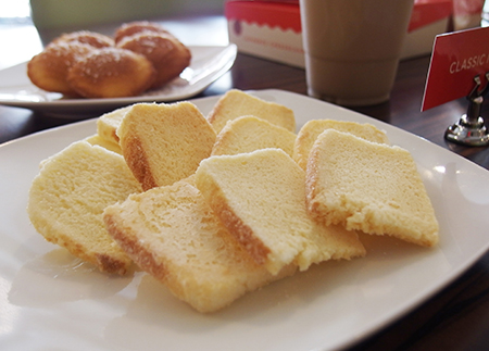 日本のチーズケーキ アンクルテツがロイヤルハワイアンセンターにオープン