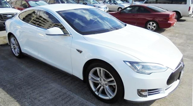 中古車オートエクスチェンジハワイ テスラモデルS 2013年式