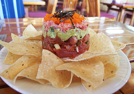 ハワイの人気シーフードレストラン アンクルズフィッシュマーケットのオリジナルポケタワー