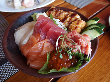 ハワイの人気シーフードレストラン アンクルズフィッシュマーケットのちらし寿司