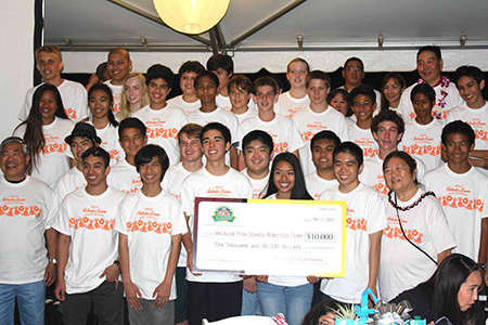 ワイアルア高校ロボット部を支援するルアウが開催