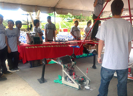 ワイアルア高校ロボット部を支援するルアウが開催