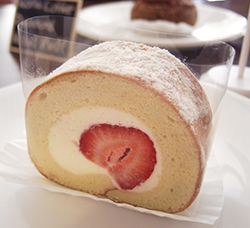 日本のケーキクルクルがロイヤルハワンアンセンターに