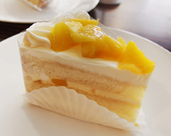 日本のケーキクルクルがロイヤルハワンアンセンターに