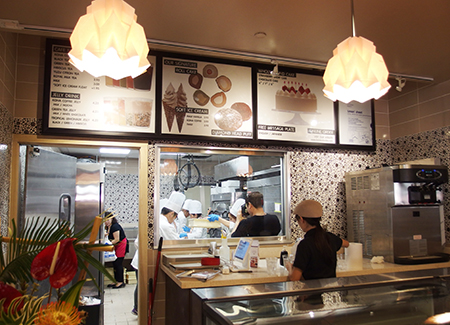 日本のケーキクルクルがロイヤルハワンアンセンターに